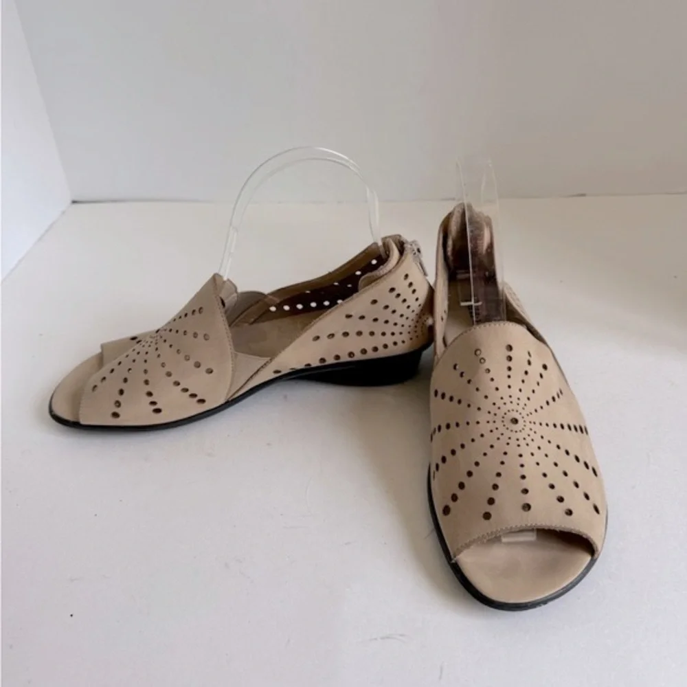 Sesto Meucci Shoes Perforated Leather Tan Slip On Open Toe Sandal Flat Size 6